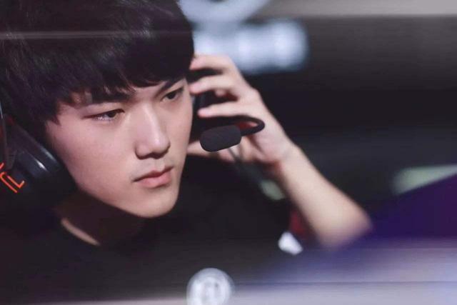 CSGO Clutch Island：NaVi 2：0 Spirit夺冠