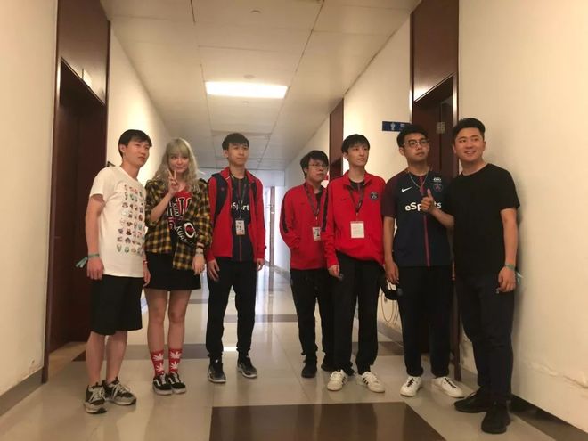 ThunderTalk Gaming players enter the field： Top laner HOYA shows his true manliness~